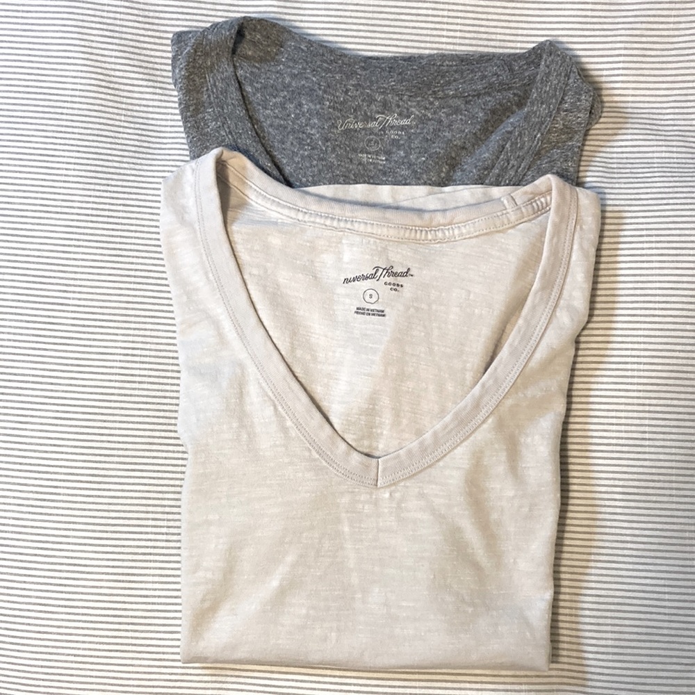 Bundle of v neck t shirts short sleeve